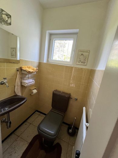 **Bonn-Röttgen - Charmantes Haus mit idyllischem Garten sucht neues Familienglück** - PRIVATVERKAUF – Gäste-WC