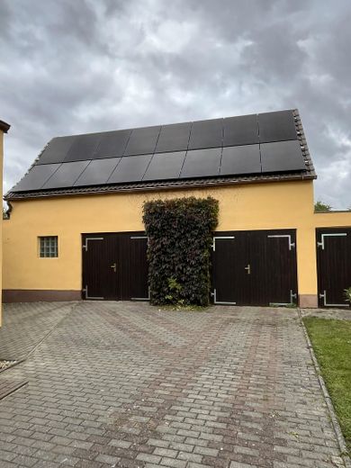 Garagen mit PV-Anlage
