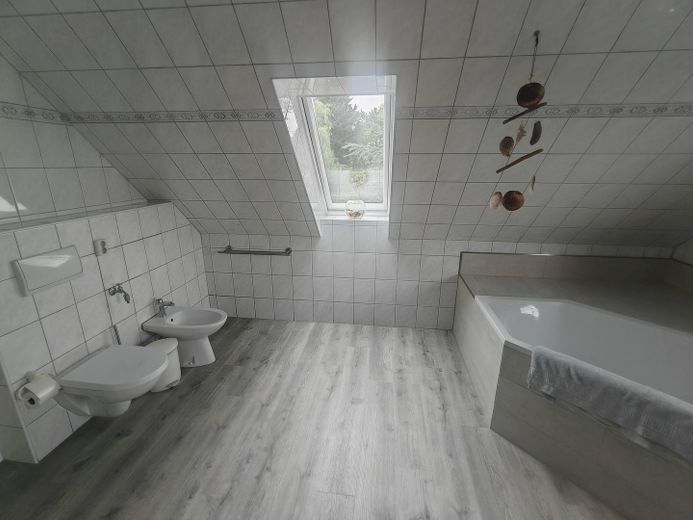 Grande casa unifamiliare a Wanzka – großes Bad Bild 2