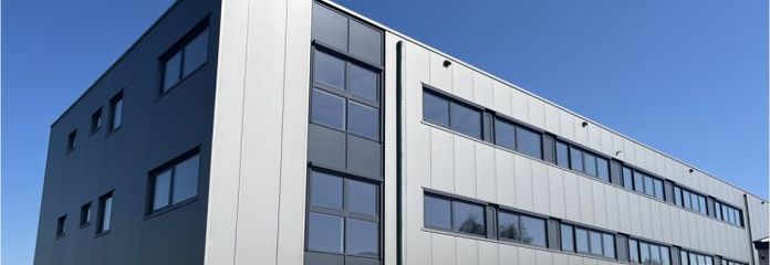 Rohbau-Bürogebäude mit Bestandslagerhalle im Gewerbegebiet Roetgen