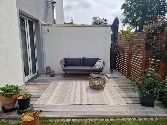 Від власника: майже новий кінцевий таунхаус на сімейній вулиці – Terrasse