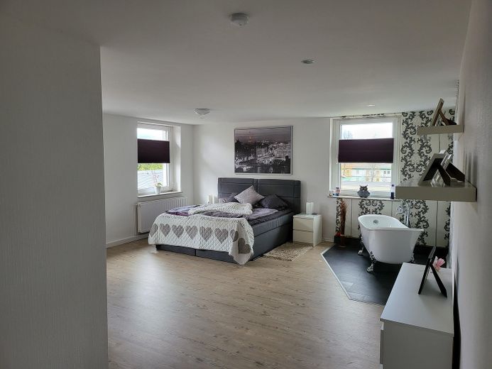 Moderne Großraumwohnung inkl. EBK, Klima und Badmöbel – Foto 4