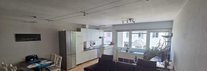Vivienda moderna en Unterbilk: elegante apartamento con plaza de garaje subterráneo. – Offener Wohn- und Essbereich m