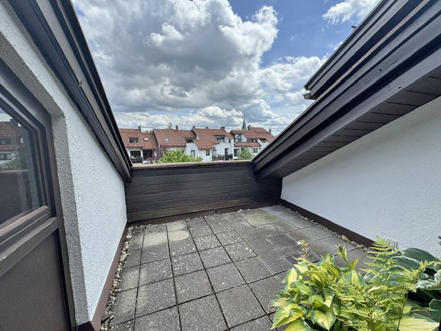 Bezugsfrei: Dachgeschosswohnung mit 2 herrlichen Dachterrassen in Taufkirchen – Ost Terrasse