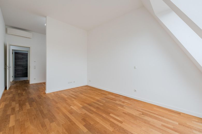 Dachgeschosswohnung direkt am Boxhagener Platz ! 7-Zimmer ! Provisionsfrei ! – Kinderzimmer 1