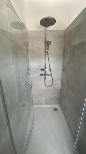بيع مباشر من المالك – شقة بنتهاوس حالمة مع تراس كبير على السطح – Große Regendusche