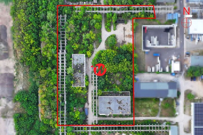 Provisionsfrei! Bei Magdeburg: Halle + 3 geschossiges Funktionsgebäude auf 9954m² in Schönebeck – Vogelperspektive nah