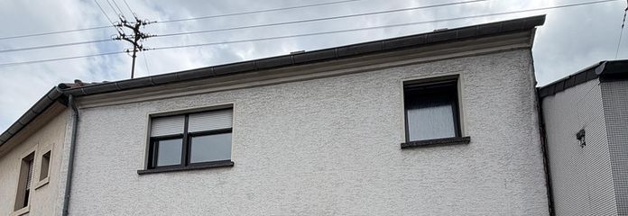 Per direct beschikbaar: ca. 184 m² verdeeld over 3 verdiepingen – als eengezinswoning of 2 appartementen – Vorderseite Haus