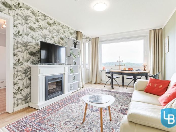 Gepflegte und hochwertig ausgestattete 2,5/3-Zimmer- Wohnung mit Seeblick und Balkon – Photo 1