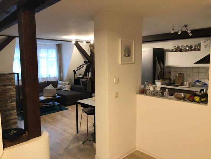 Kostenfreie Küchenübernahme vom Vormieter! Urgemütliche Dachgeschosswohnung für SOFORT! – Foto 1