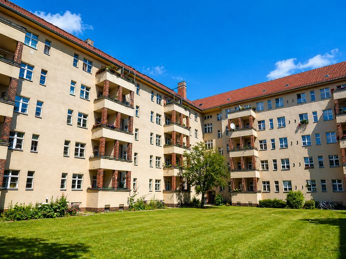 2,5 Zimmer Altbau, provisionsfrei! – Rückseite Haus