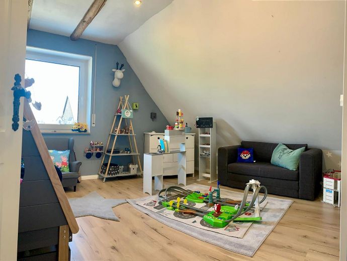 Charmantes Einfamilienhaus in Berenbostel mit Wintergarten – Kinderzimmer