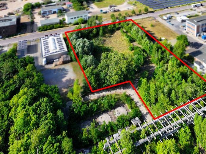 Terreno commerciale attraente a Schönebeck - vicino a Magdeburgo, immediatamente edificabile e senza provvigione! – Photo 1