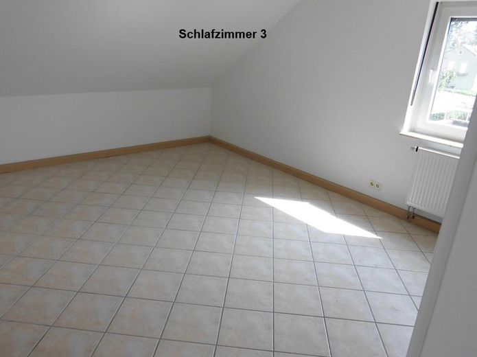 Ampio appartamento di 4 locali con balcone e garage - investimento – Schlafzimmer 3