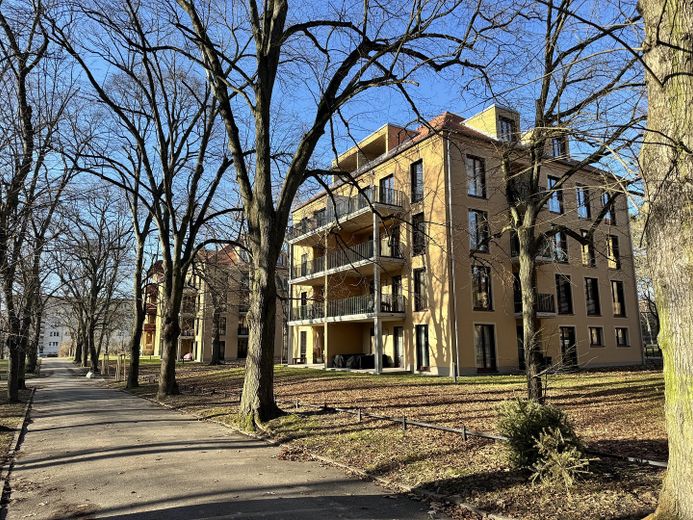 Hausansicht vom Park 1