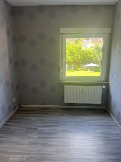 ZADBANY DOM WIELORODZINNY | 5 LOKALI MIESZKALNYCH | W CAŁOŚCI WYNAJĘTY | BONN-BAD GODESBERG | BEZ PROWIZJI – Schlafzimmer