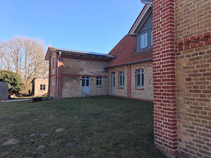 Außergewöhnliches Wohnhaus in freier Natur – Innenhof