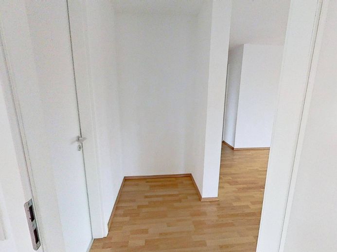 Moderne 3-Zimmer-Wohnung mit großem Balkon! – Flur