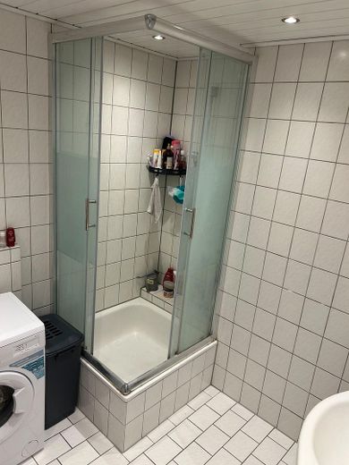Möbliertes WG-Zimmer in Dossenheim am Petrus - 4er WG mit großem Balkon – Badezimmer