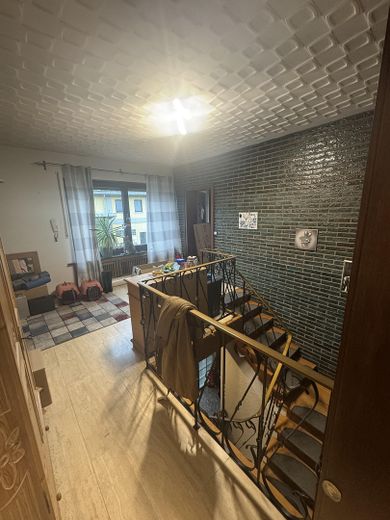 Przestronne 3 pokoje, kuchnia, przedpokój, łazienka, balkon w Viersen – Diele/Treppe