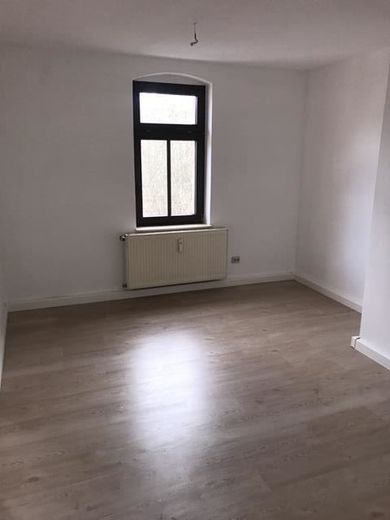 Einbauküche! Günstige DG 3-Zimmer mit Laminat und Wanne in guter Lage! – IMG_3616
