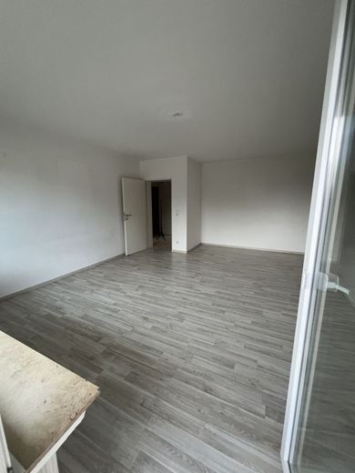 Gepflegte 3-Zimmer Wohnung mit schönem Balkon  - zentral zwischen Essen und Mülheim – Wohnzimmer