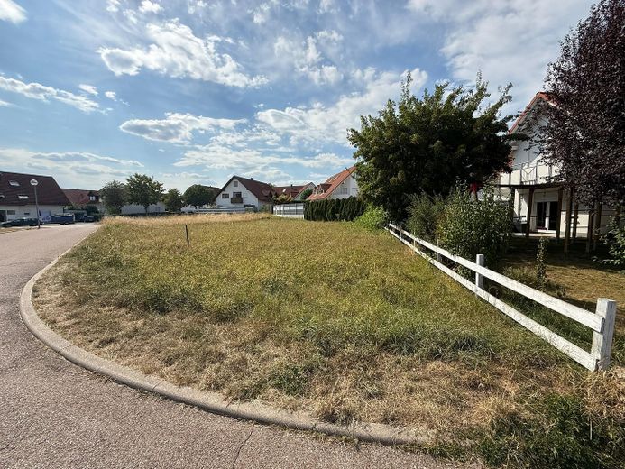 Sin comisión: gran parcela edificable en la agradable zona residencial «Kapellenfeld», Lauchheim – Foto 2