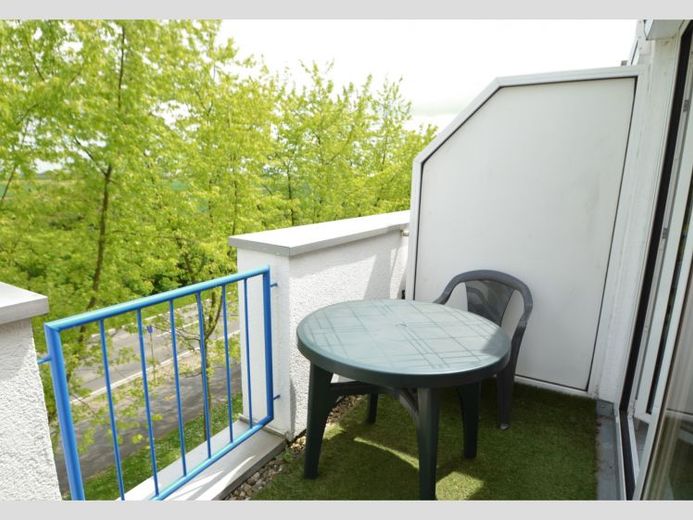 STUDENTEN-WOHNMAISONETTE - Balkon, Stellplatz, Bus gegenüber, Einkaufen um die Ecke ... – Foto 1