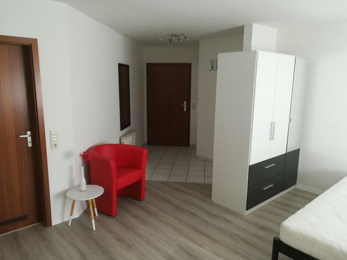 Weissach’ın sakin bir konumunda tamamen mobilyalı 1,5 odalı daire – Blick zum Wohnungseingang