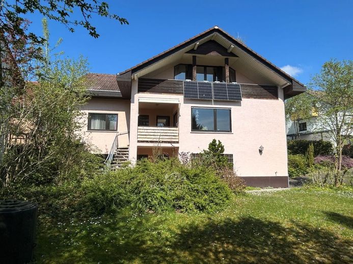 FRANK SCHÄFER IMMOBILIEN - EFH in Saulheimer Toplage: ca. 200m² Wfl. &amp; außergewöhnliches Grundstück – Gartenseite