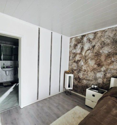 Dom dla 5 rodzin z potencjałem rozbudowy na sprzedaż – Schlafzimmer WE 1