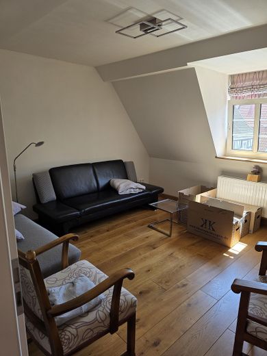 Traumhafte 3-Zimmer Dachgeschosswohnung im aufwendig sanierten Kulturdenkmal – Zimmer 1