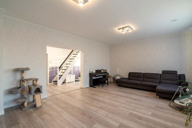 Haus mit viel Wohnraum – Foto 2