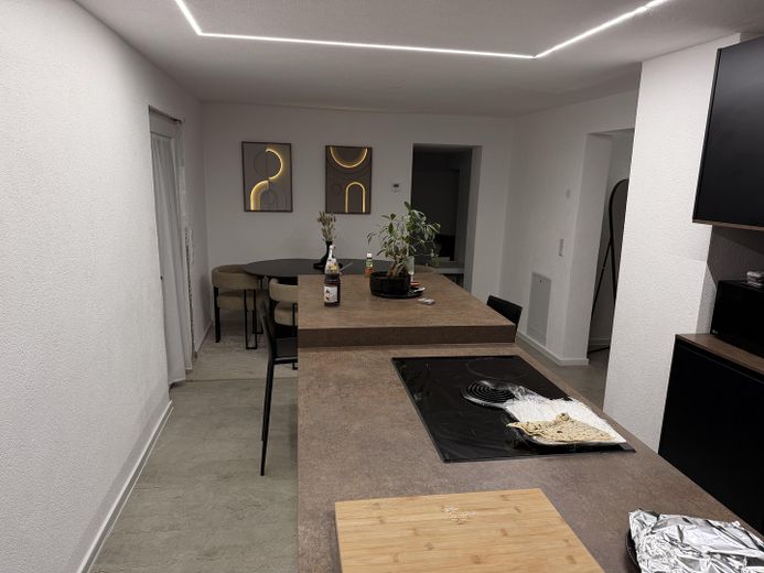 Casa adosada de esquina, garaje, sótano y 5 habitaciones – Venta particular – Foto 3