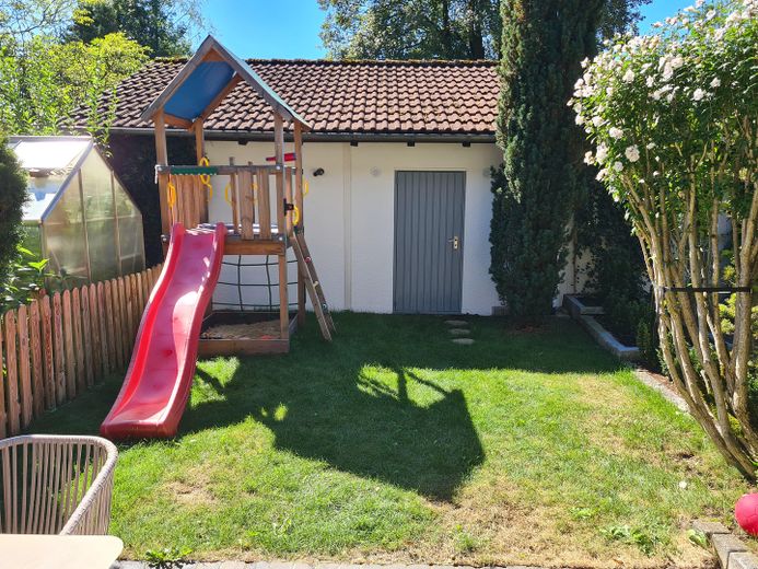 Zeer goed onderhouden, gemoderniseerde tussenwoning met tuin op het zuiden – Garten