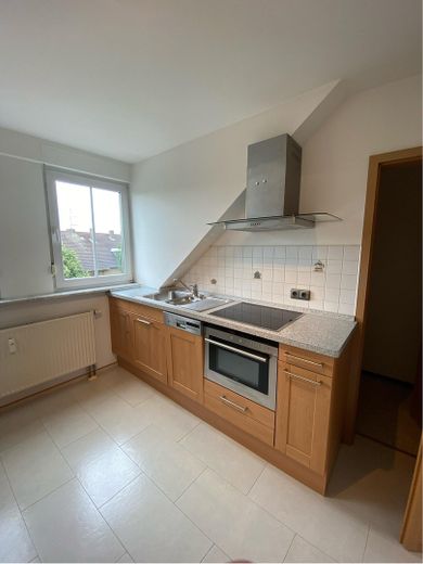 Helle 2-Zimmer-Dachgeschosswohnung mit Balkon und Stellplatz in zentraler Lage von Röthenbach – Küche