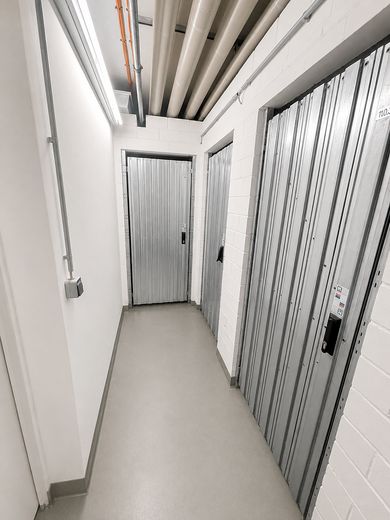 Alexanderplatz: 3 Zimmer, EG, eigner Garten, TG, Möbliert, Doorman – Keller