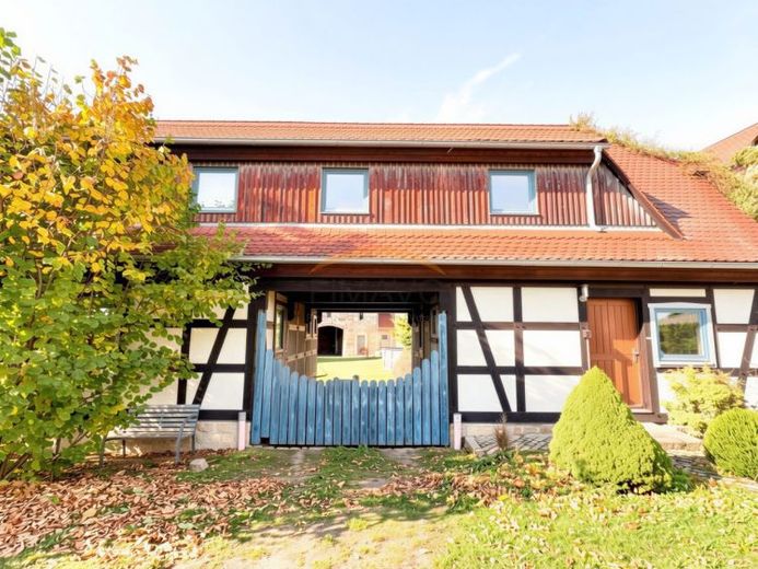 Vierseitenhof mit Bauernhaus, Einliegerwohnung und großem Entwicklungspotenzial – Foto 1