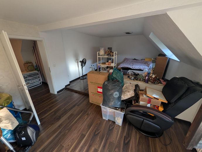 Casa bifamiliare centrale, ampio giardino consolidato, garage doppio, impianto fotovoltaico, senza provvigione – Schlafzimmer 1 OG