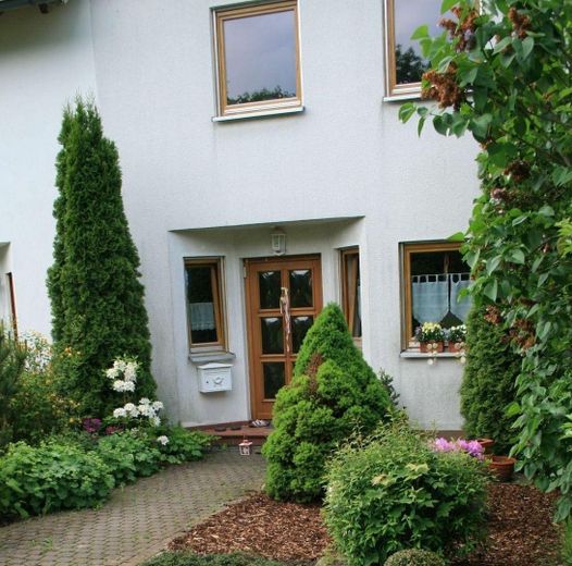 Großzügiges Reihenmittelhaus in ruhiger Wohnlage – Hauseingang