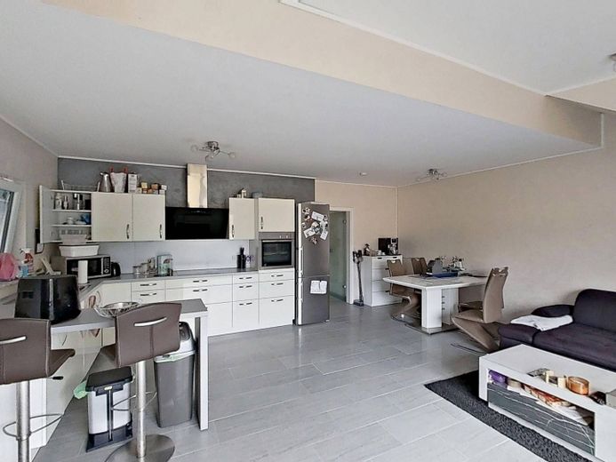 Große 3-Zimmer-Wohnung mit BALKON und EBK in ruhiger Wohnlage – Ansicht III: Wohn- und Esszim…