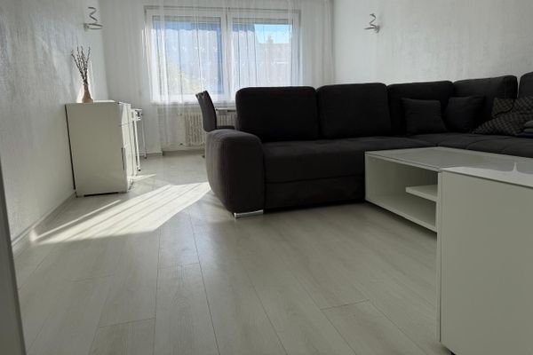 Frisch renovierte, voll möblierte 2-Zimmer-Wohnung mit Balkon in Düsseldorf-Oberbilk