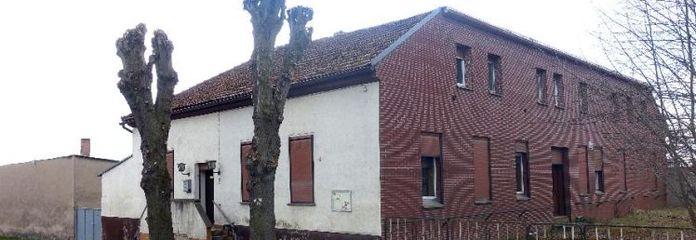 Großzügiges Wohnhaus mit Gewerbeeinheit und weitläufigen Grundstück