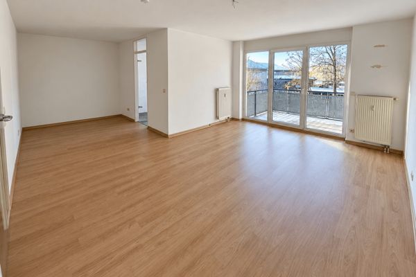 Apartamento de 2 habitaciones con BALCÓN, bañera y recién renovado