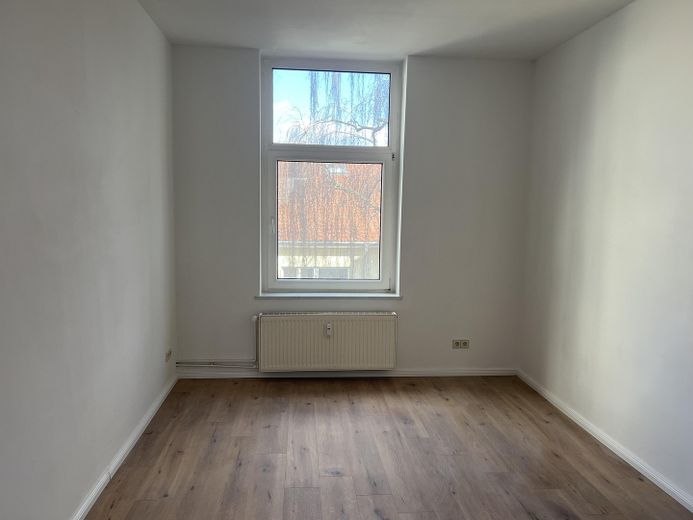 3-Zimmer-Whg, frisch modernisiert, Dusch-Wannenbad, Gäste WC, große Küche – Zimmer 3 2