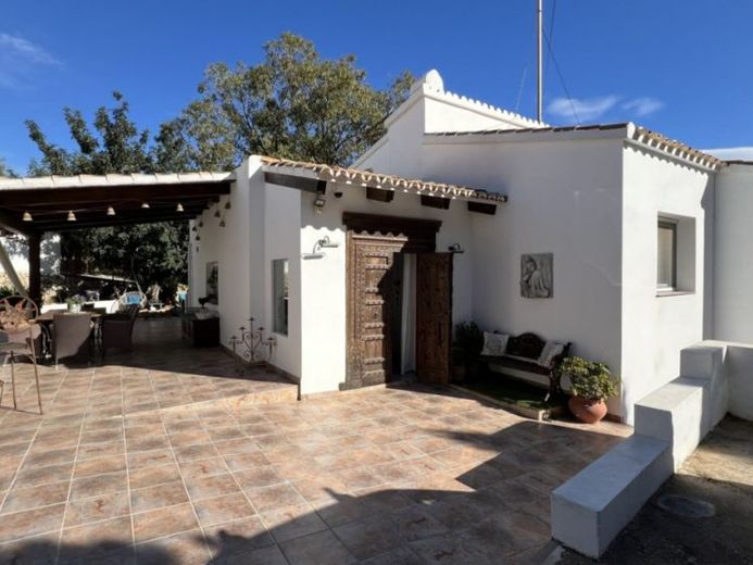 Schön renovierte 3 Schlafzimmer-Villa mit neuem Privatpool in bevorzugtem Wohngebiet – Foto 1
