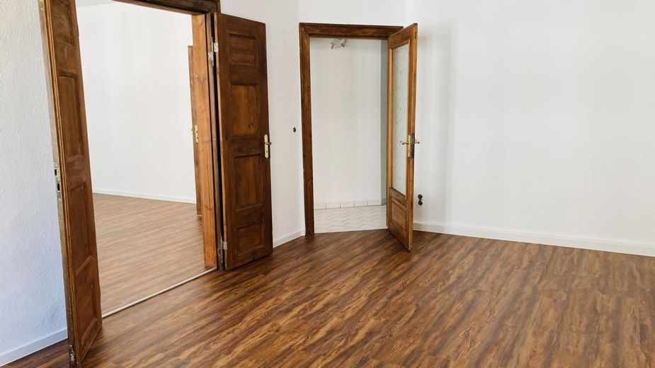 Schlafzimmer zu WZ und Flur