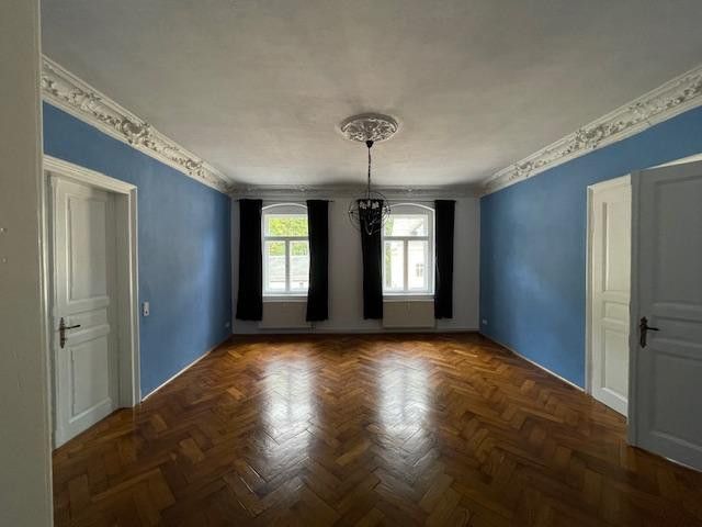 Tharandt près de Dresde - ancien bureau de poste impérial à rénover entièrement - appartement de 6 pièces à l'étage, 2 salles de bains, 2e étage – Wohnzimmer mit Saaltüren