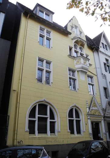 4,5-Zimmer-Altbauwohnung mit großer Wohnküche – ideal für Familien – Aussenansicht Haus