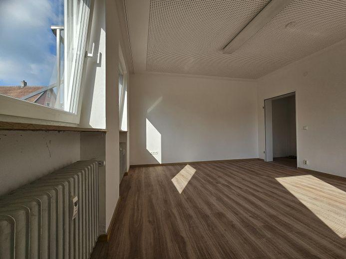 Charmante 1-Zimmer-Wohnung in zentraler Lage mit lichtdurchflutetem Wohnbereich – Wohn/Schlafraum
